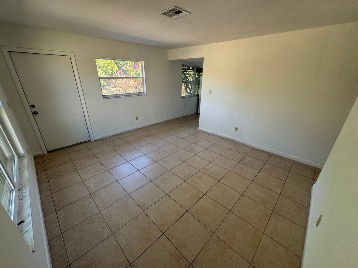 Photo - 27665 Horne Ave Unidad F