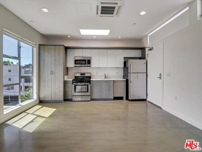 Building Photo - 12114 Idaho Ave Unit 8 Rental