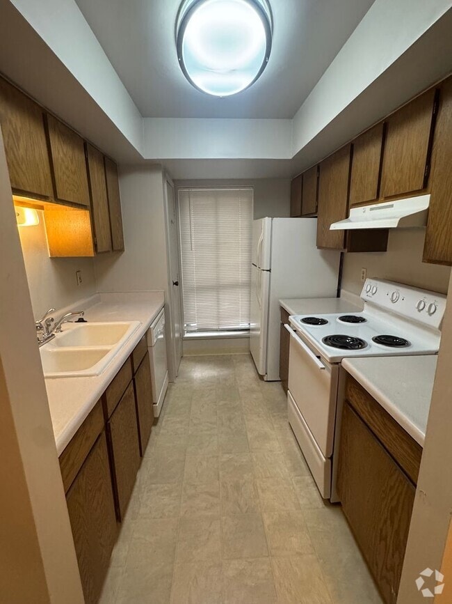 Building Photo - Spacious 2-Bedroom, 1.5-Bath Condo in Bear...
