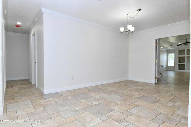 Photo - 2185 Acacia St NE
