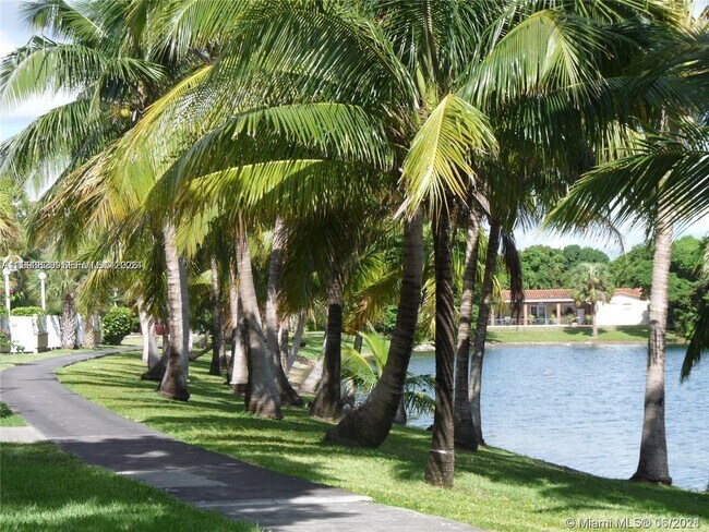 Photo - 14611 N Kendall Dr Unit 304L