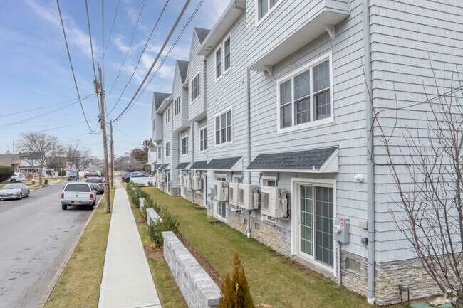 Fairfield Townhouse at Valley Stream