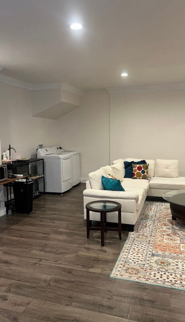 5976 Maxfield Ct Unidad - basement apartment