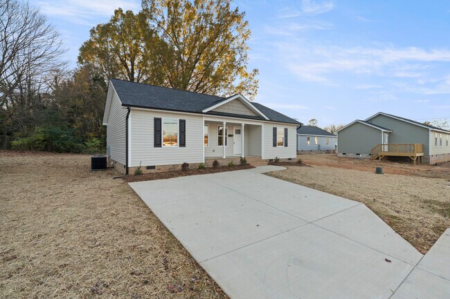 Photo - 527 W Cemetery St