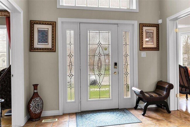 Photo - Executive 5-Bedroom Home for Rent in North London – Steps from Masonville