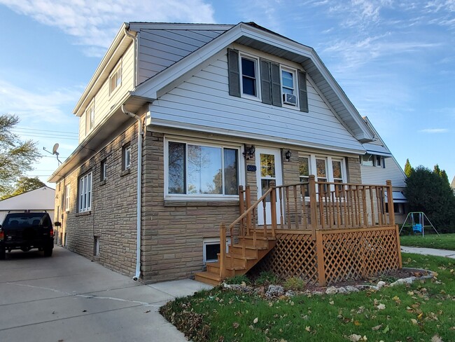 Photo - 2555 S 68th St Unit 2555 S 68th St (Upper)