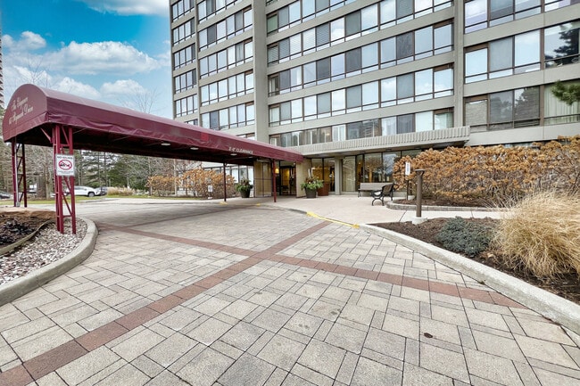 Photo - 65 Skymark Dr