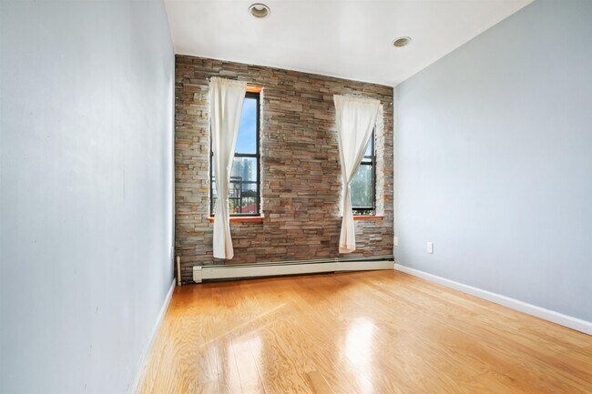 Photo - 14 65th St Unit 16