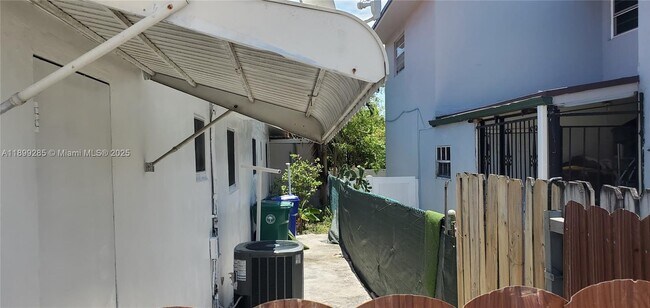 Photo - 819 NW 22nd Pl Unit 819