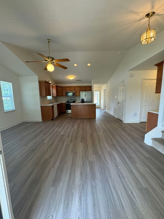 Photo - 129 Clusters Cir