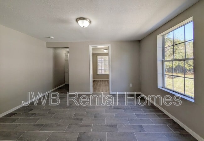 Photo - 1043 W 31st St