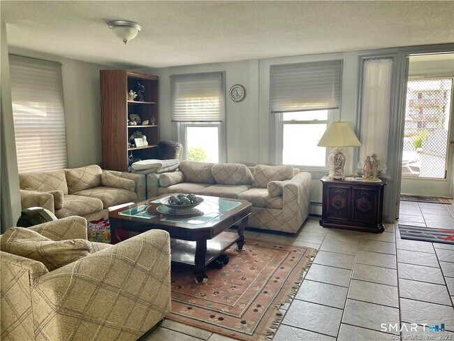 Photo - 39 Pepperidge Ave
