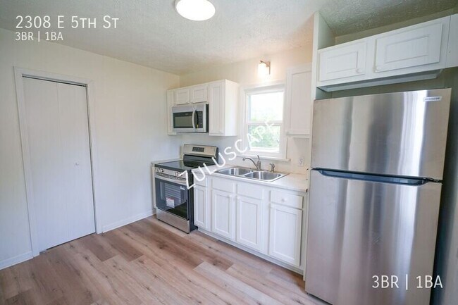 2308 E 5th St