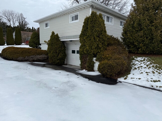 Building Photo - 118 Hostetler Rd