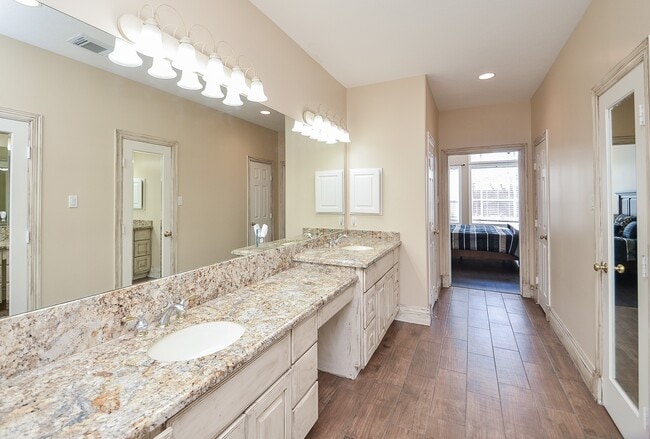 Photo - 5835 Stratford Gardens Dr