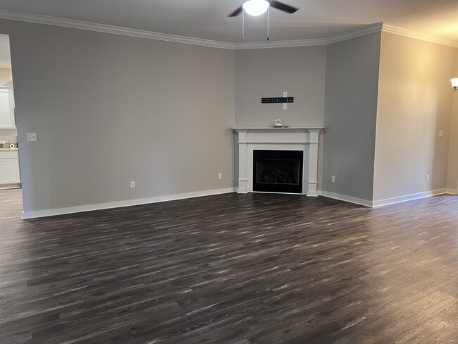 Photo - 318 Little John Trail