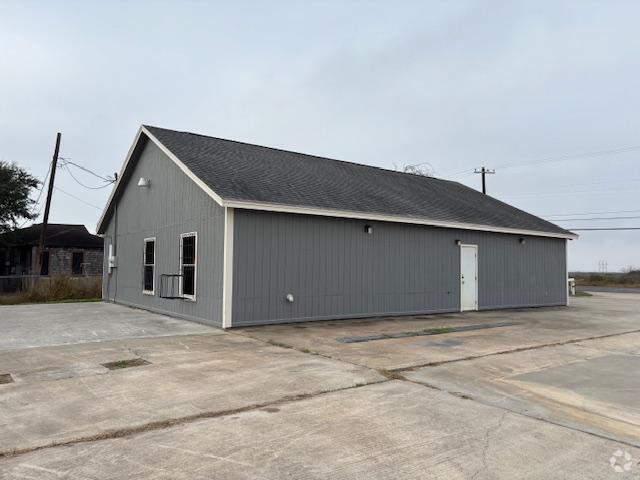 Building Photo - 3278 N Main St Rental