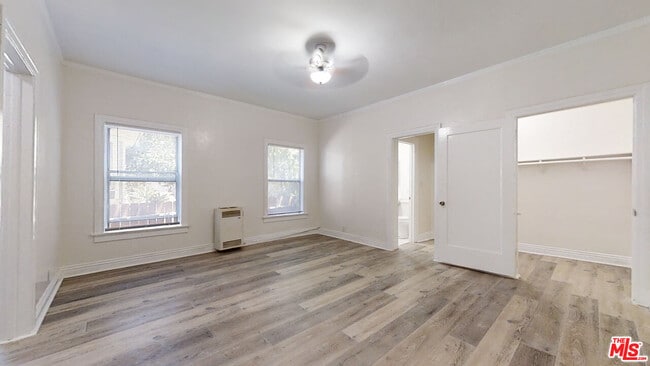 Building Photo - 1117 S Westlake Ave Unit 105