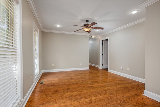 Photo - 709 Slaughter Rd