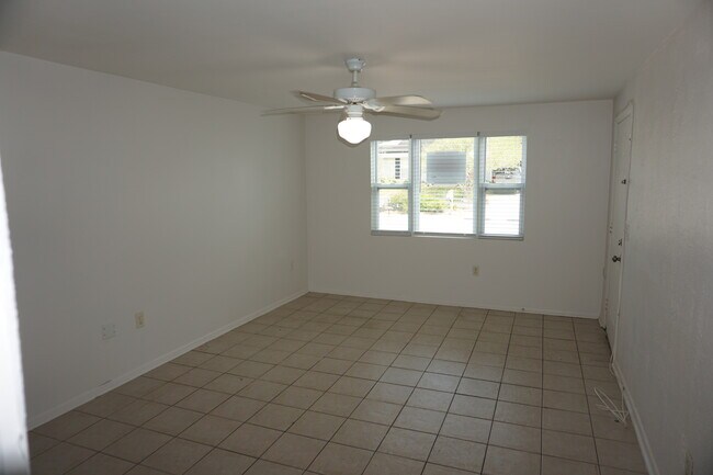 Photo - 611 Lyndhurst St Unit 613 Lyndhurst St