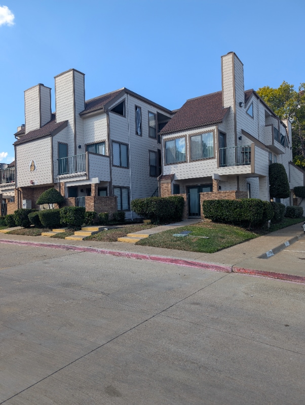 Building Photo - 2310 Bamboo Dr