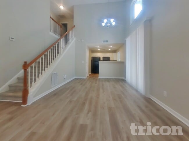 Photo - 102 W Oaks Pl