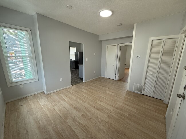 Building Photo - 152 E Farm St Unit 2 Rental
