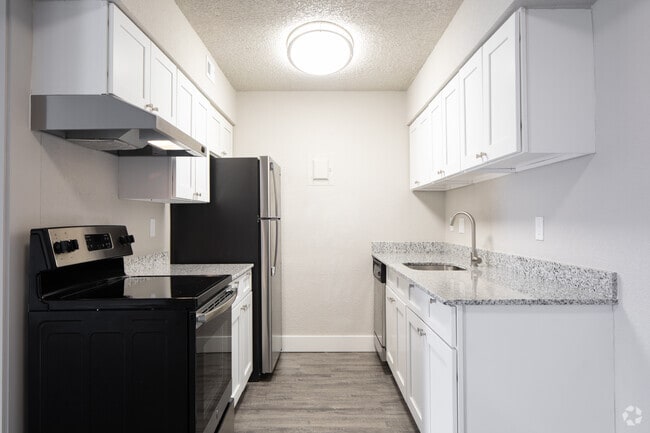 1BR, 1BA - 762SF