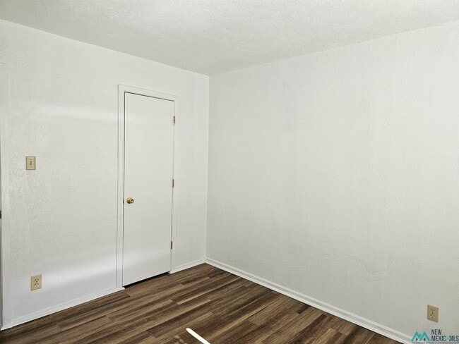 Photo - 921 W 16th St