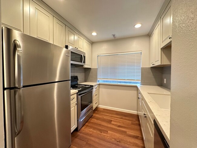 Photo - 1541 E Waterbury Dr Unit Waterbury