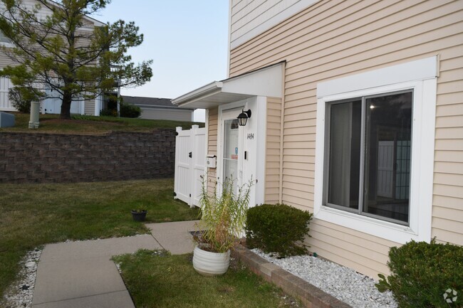 Building Photo - 1484 Cornell Terrace Rental