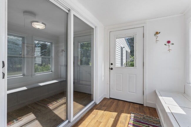 Photo - 649 Ferry Rd