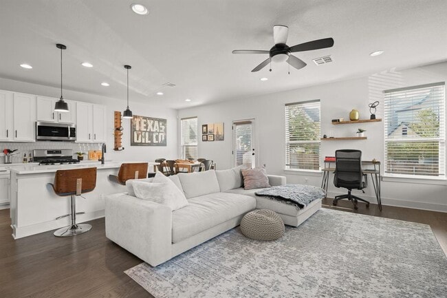 Building Photo - 5160 N A.W. Grimes Blvd Unit 125