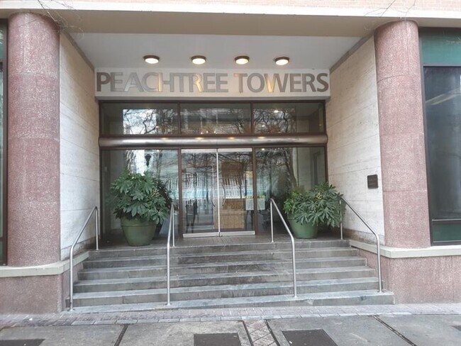 Building Photo - 300 W Peachtree St NW Unit 3I