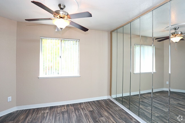 2 Bedroom - Dining Area