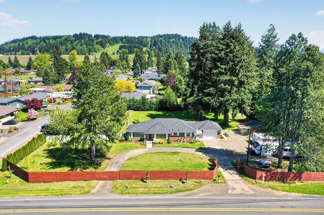 Photo - Stunning 4 bed + office, 4 bath rental home in Damascus!