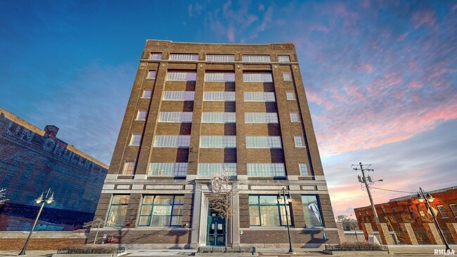 Building Photo - 812 SW Washington St Rental