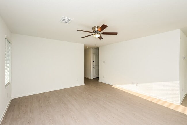 Photo - 2217 La Vis Ln