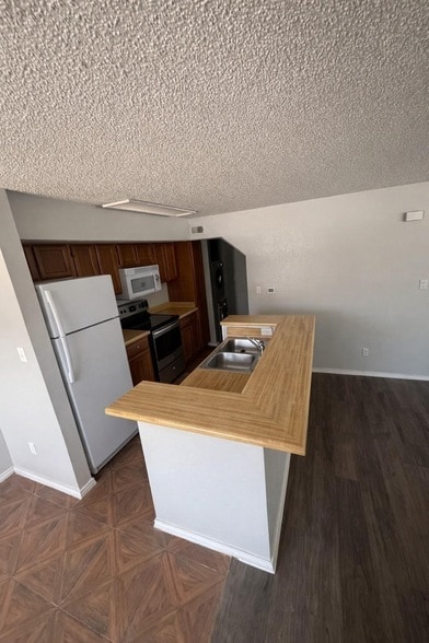 Photo - 9823 Walnut St Unit L205