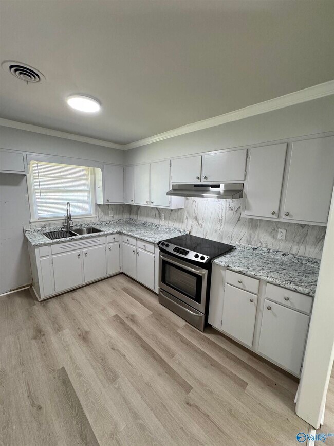 Photo - 2208 Glen Iris Cir NW