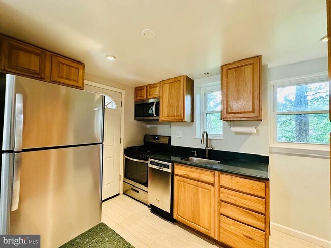 Photo - 2500 Lake Ave