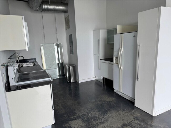 Photo - 10 SW South River Dr Unit 812