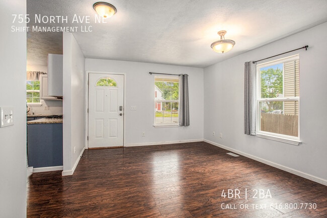 Photo - 755 North Ave NE