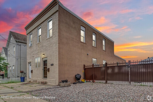 Building Photo - 3022 S Wood Ave Unit 2 Rental