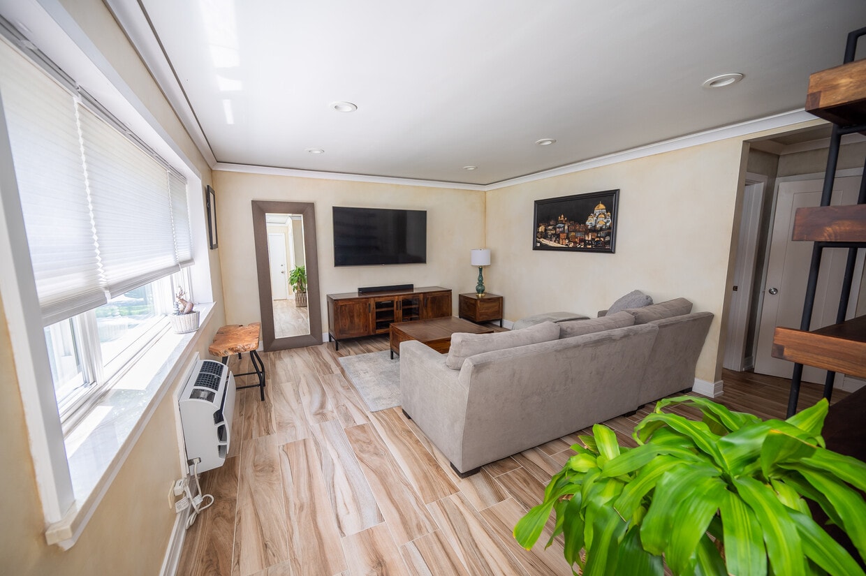 Photo - 214 S Oak Park Ave (Oak Park, IL)
