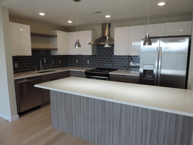 Photo - 476 Enterprise Blvd