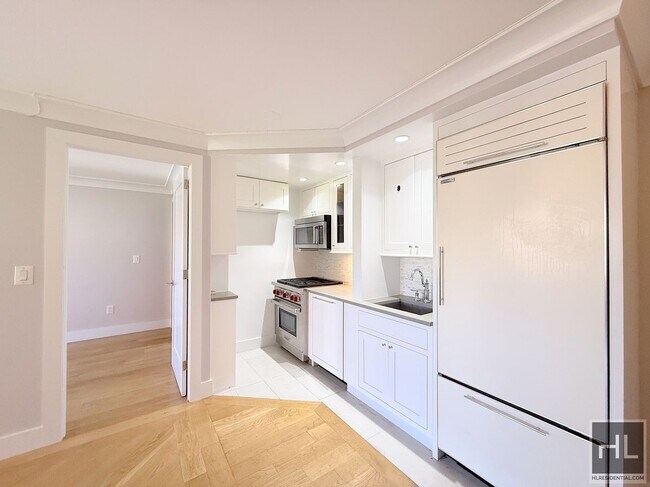 1 bed 1 bath /Laundry in Unit - WEST 93 STREET
