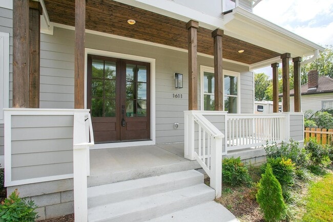 Photo - 1611 Century St