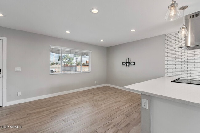 Photo - 402 N 73rd St