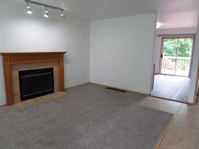 Photo - Great 3-Bedroom Duplex in North Tacoma - T...